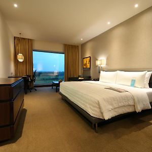 Deluxe King Room City View